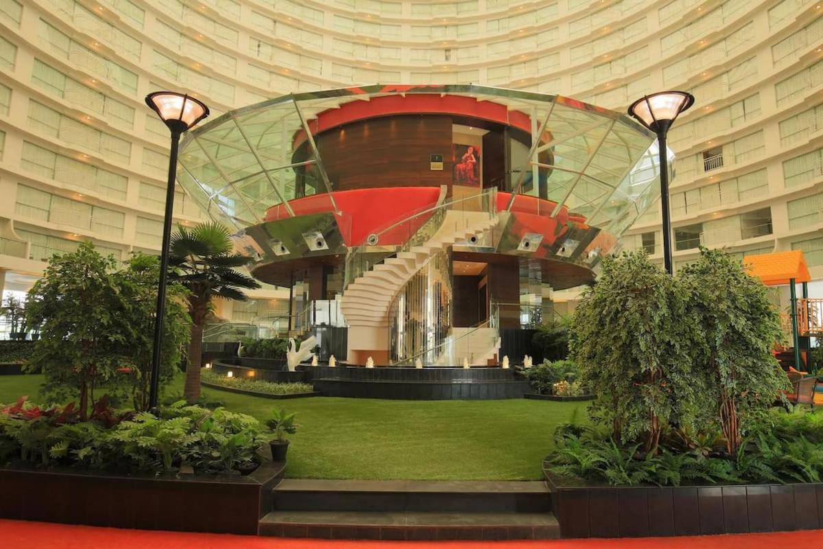 Rajhans Belliza Luxurious Studio Apartment Surat Buitenkant foto