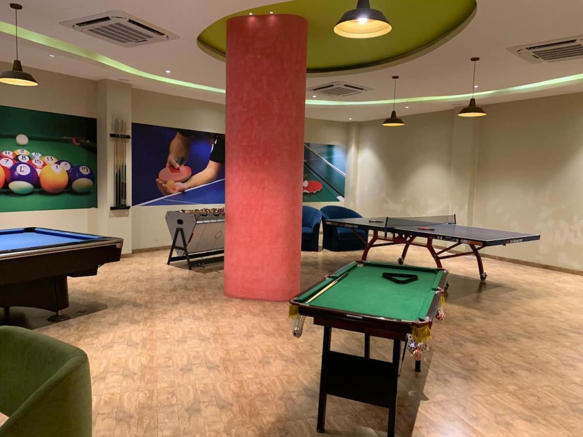 Rajhans Belliza Luxurious Studio Apartment Surat Buitenkant foto