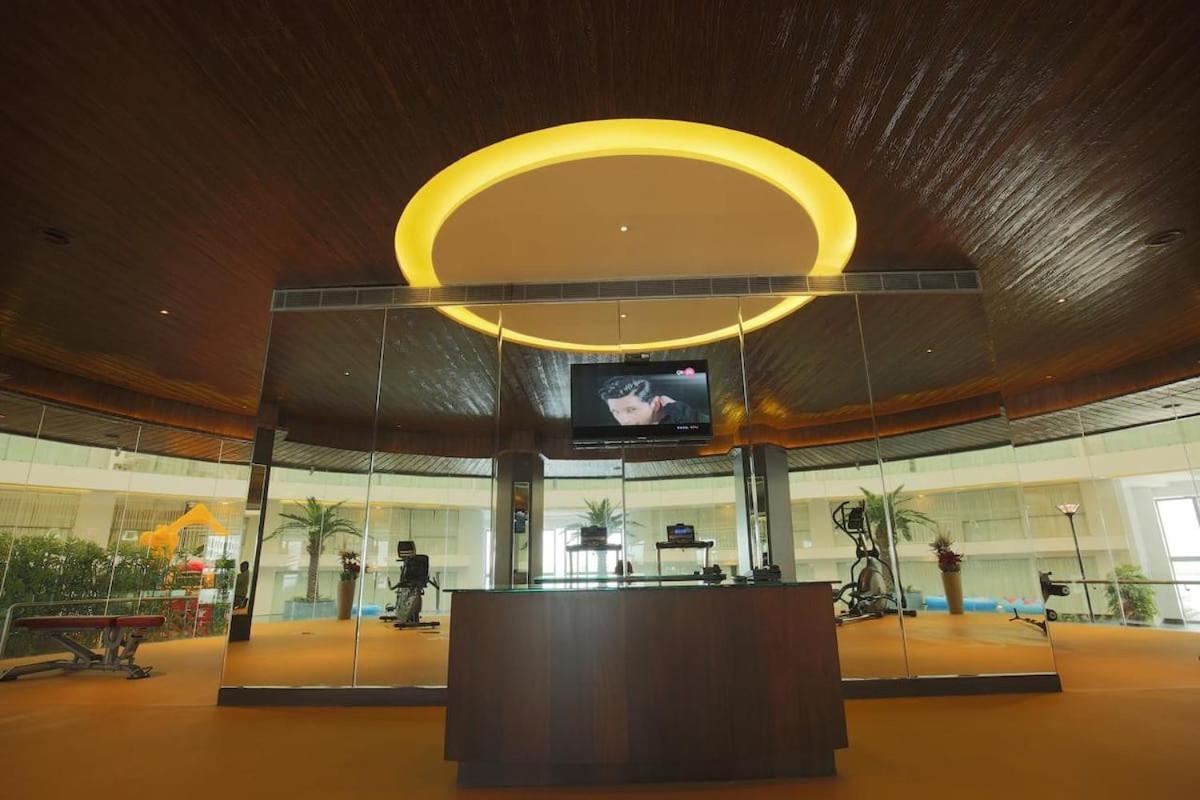 Rajhans Belliza Luxurious Studio Apartment Surat Buitenkant foto