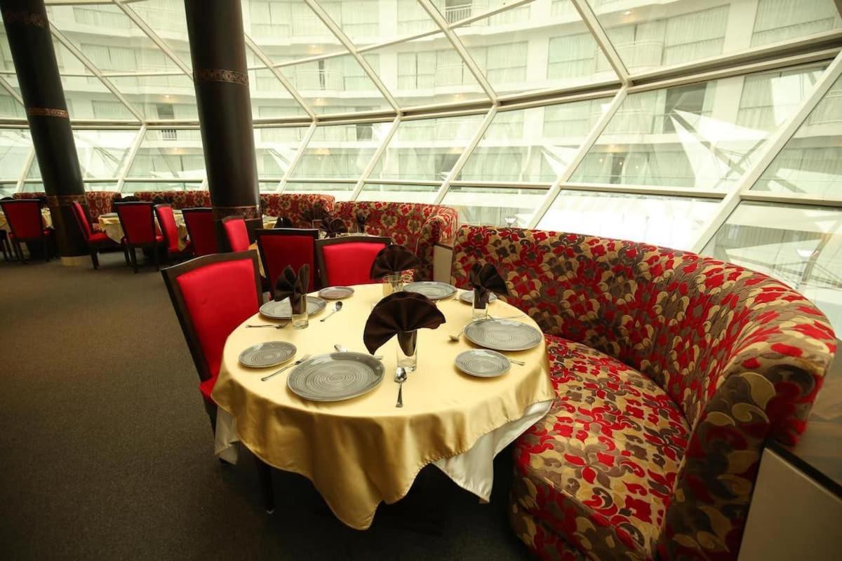 Rajhans Belliza Luxurious Studio Apartment Surat Buitenkant foto