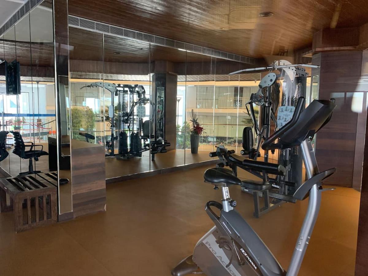 Rajhans Belliza Luxurious Studio Apartment Surat Buitenkant foto