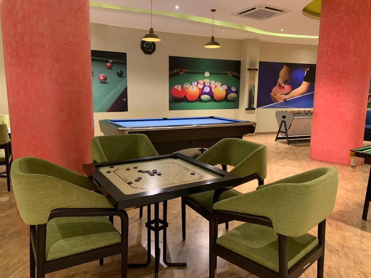 Rajhans Belliza Luxurious Studio Apartment Surat Buitenkant foto